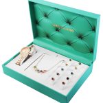 EXCELLANC 3 DELNI SET, ženska ura, verižica,  5 x uhani - rožnato zlata z barvnimi kristali